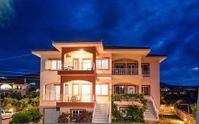 Lakis Apartments